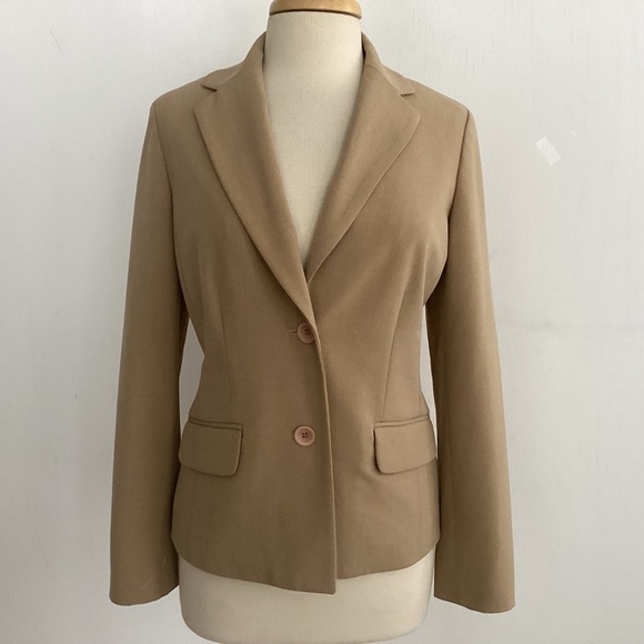 Liz Claiborne Tan Two Button Two Pocket Fully Lined Fitted Blazer EUC Size 8 - Picture 1 of 13